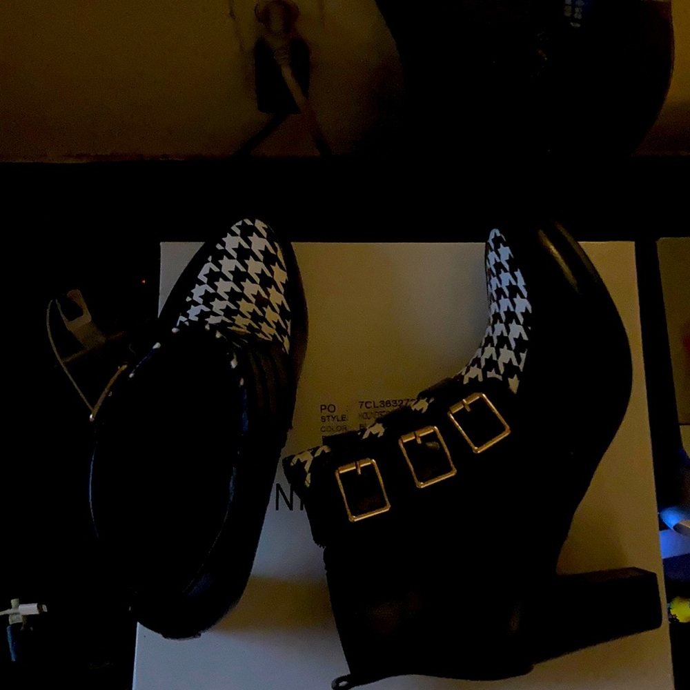 Size 9 pretty lady shoes I have cash app$Lady2546S
